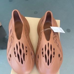 Yeezy Foam Runner size 11 Clay Red
